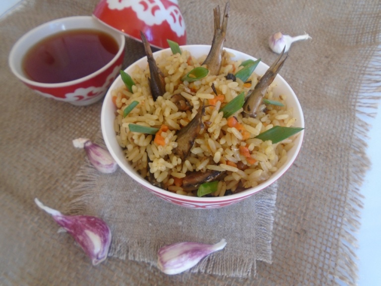 plov-so-shprotami-pochagovo-itogovoye